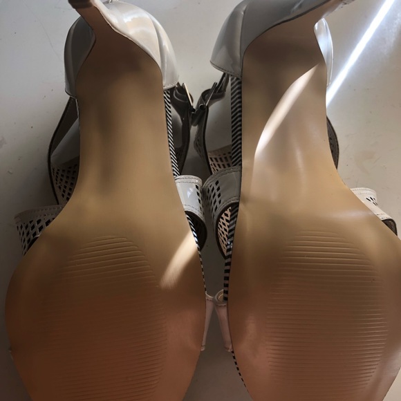 White heels never worn - Picture 4 of 4